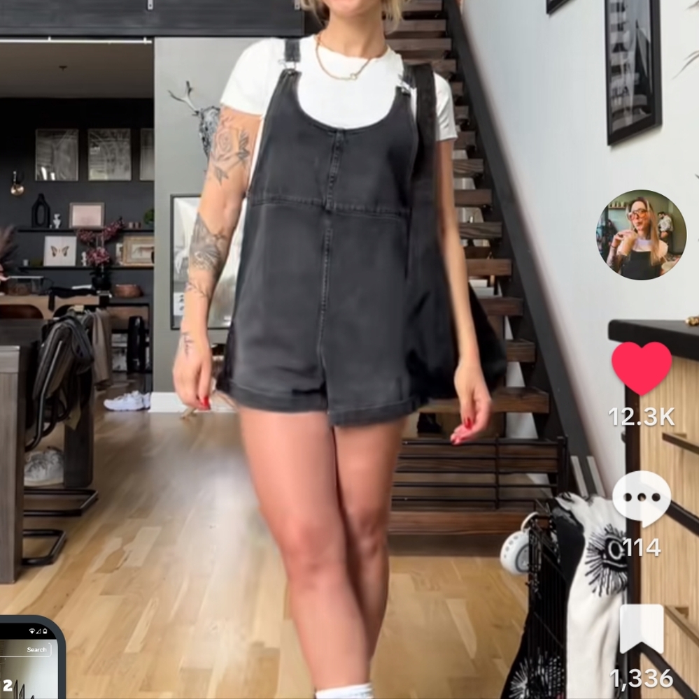 Volcom buttoned Up Shortalls Black Denim Overalls Shorts Romper Small